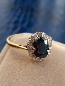 Vintage 18 ct gold Diamond Sapphire ring size R1/2