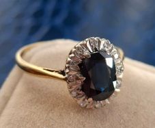 Vintage 18 ct gold Diamond Sapphire ring size R1/2