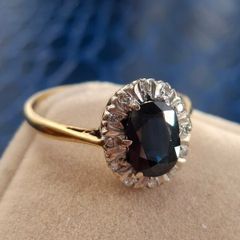 Vintage 18 ct gold Diamond Sapphire ring size R1/2