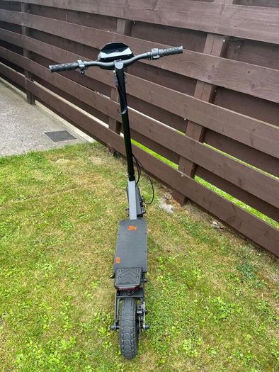 Electric scooter