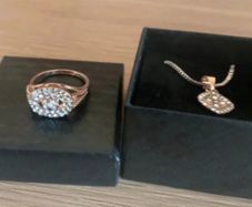 Ladies costume jewellery set