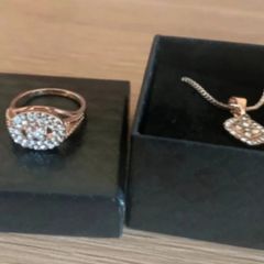 Ladies costume jewellery set