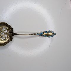 Art Deco tea strainer with pierced foliate design