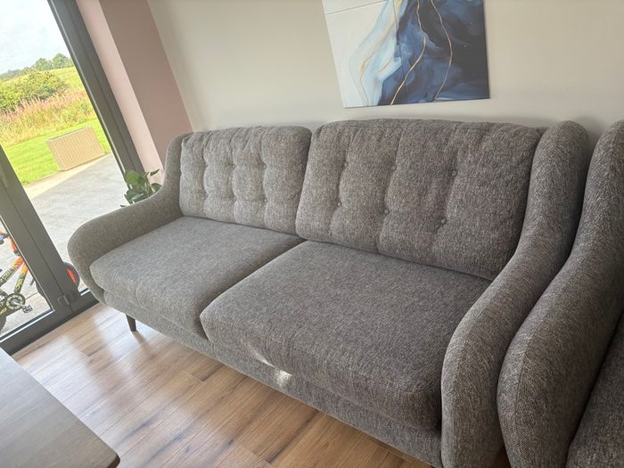 Sell sofa + armchair