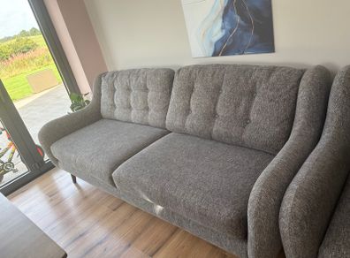Sell sofa + armchair
