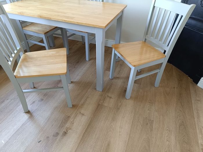 table with chairs