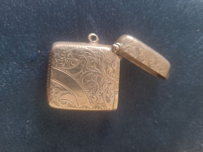 Antique silver Vesta Case