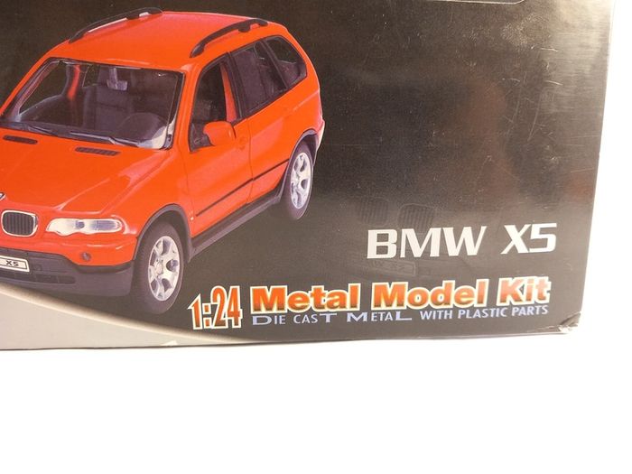 Welly 1/24 Scale Diecast Kit including plastic parts- BMW X5 Blue Diecast  metal model  corgi hot Wheels great gift present kids toys play collectors 8 years  +