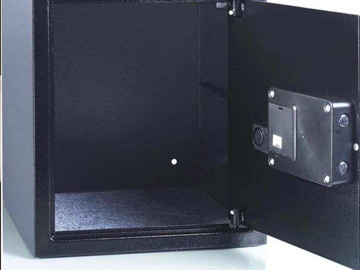 Large Alarmed Value Safe, 130db Built In Alarm, Steel Construction, Steel Locking Bolts, Emergency Overide Key, Wall And Floor Fixings, Black Finish, 40 Litre Capacity 39 x 35 x 36 cm (FREE POSTAGE)