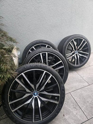 22" Alloy wheels