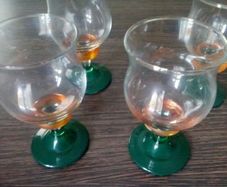 4 Wine Glasses.