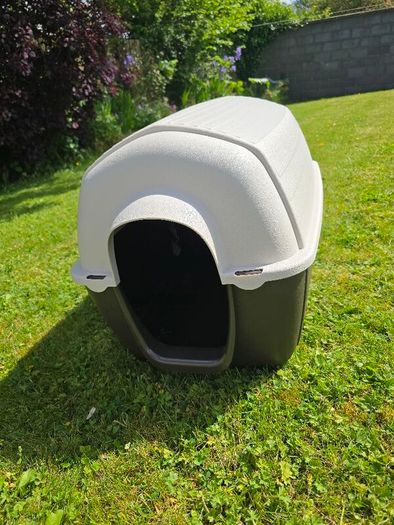 Plastic Dog house