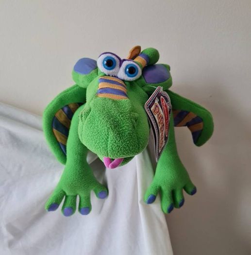 Mellisa and doug smoulder the dragon 12"puppet tags still attached