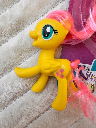 Hasbro My Little Pony Friends Fluttershy B8924 / C1141 Only Pony MLP approx. 8 cm. 2016  Please see photos