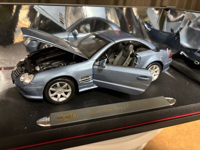 Mercedes Benz CLK foldable roof 2000 1:18