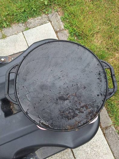 bbq cast iron smash burger/ griddle hot plate.
