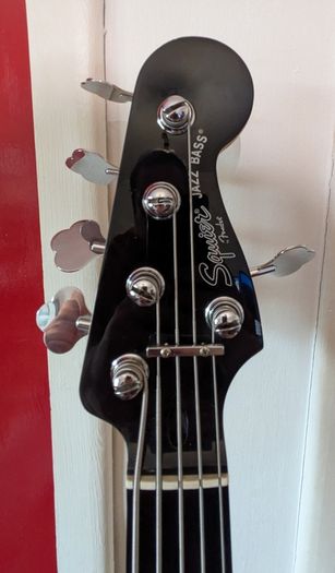 Squier Deluxe Jazz Bass Active V