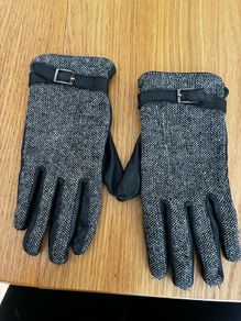 Leather gloves