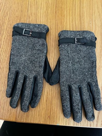 Leather gloves