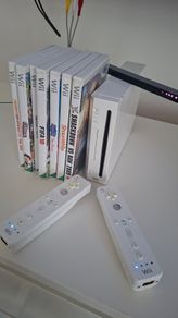 Nintendo wii 2 pads and 7 Games