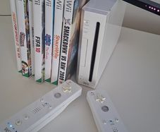 Nintendo wii 2 pads and 7 Games