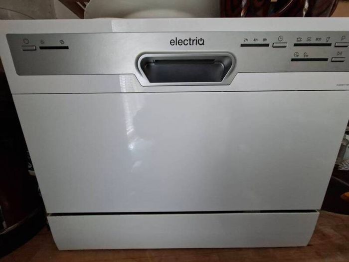Counter top dishwasher