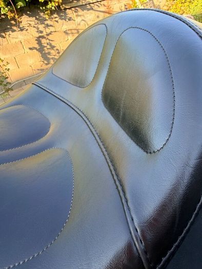 Le Pera Maverick Harley Davidson seat Dyna 06-17