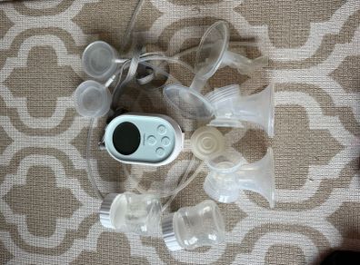 Pumpables breast pump with accessories