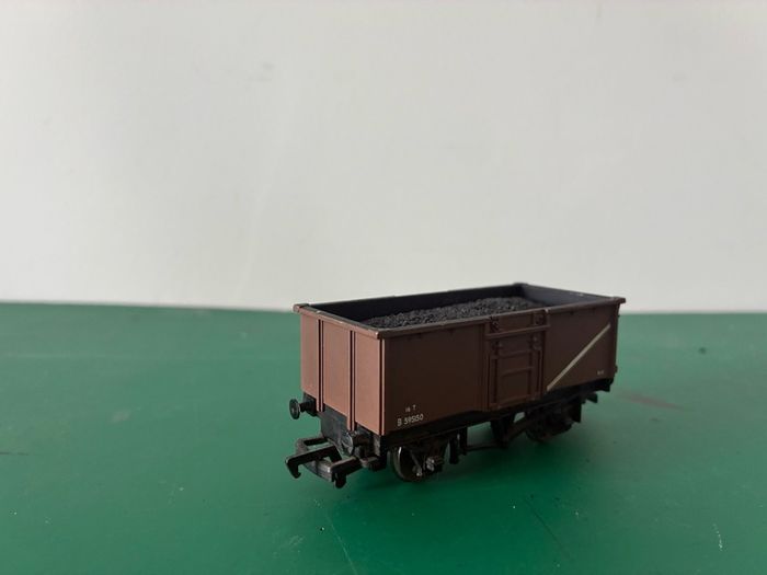 Mainline 37424 OO Gauge Hopper.