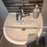 Bathroom sink, tap & pedestal Image 4