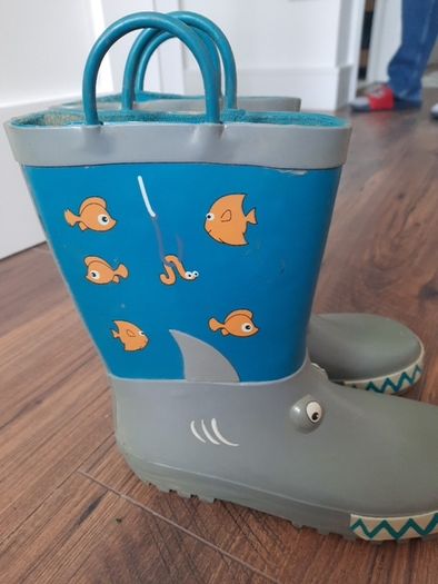 Wellies sharks boys size 1UK