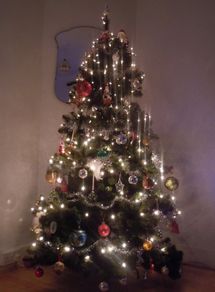 Arnotts Christmas Tree Realistic Beautiful ! Artificial