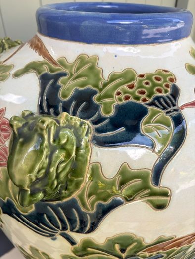 ceramic vase / urn