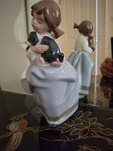 Vintage Nao by Lladro. Girl holding Sleepy Puppy. 1987.  #1029