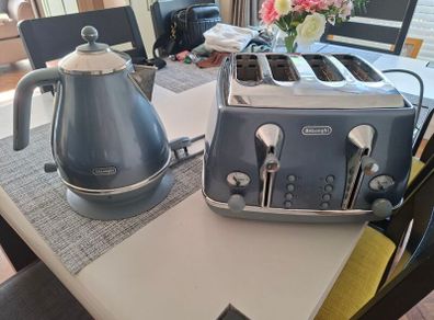 Delonghi kettle and toaster
