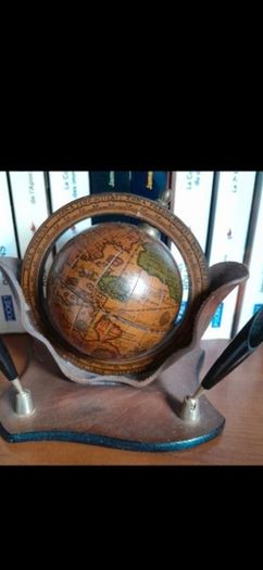 desk  pen globe