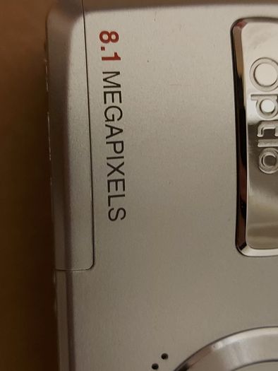Pentax Optio E40, 8.1 megapixels, Takes 2 AA Batteries, working great and in excellent cosmetic condition