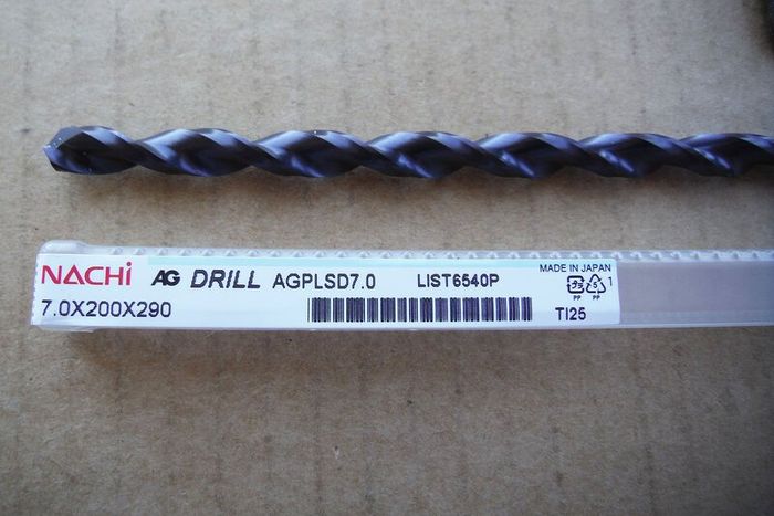 Long series drill bit, diameter 7 mm, counter 290 mm, working 200 mm. Cobalt brittle steel. Prepared by Nachi-Fujikoshi Corp. in Japan. New.