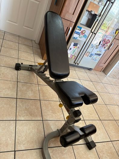 Heavy, Large Highly Versatile Weight Bench, Fully Adjustable!!