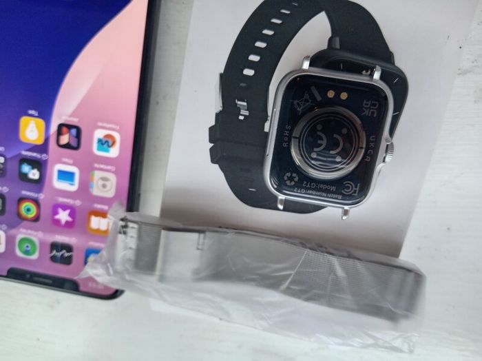iphone Xs max and smartwatch