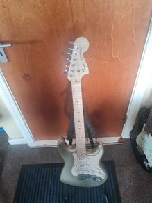 Fender Strat Replica (squier Standard)