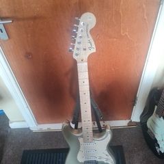 Fender Strat Replica (squier Standard)