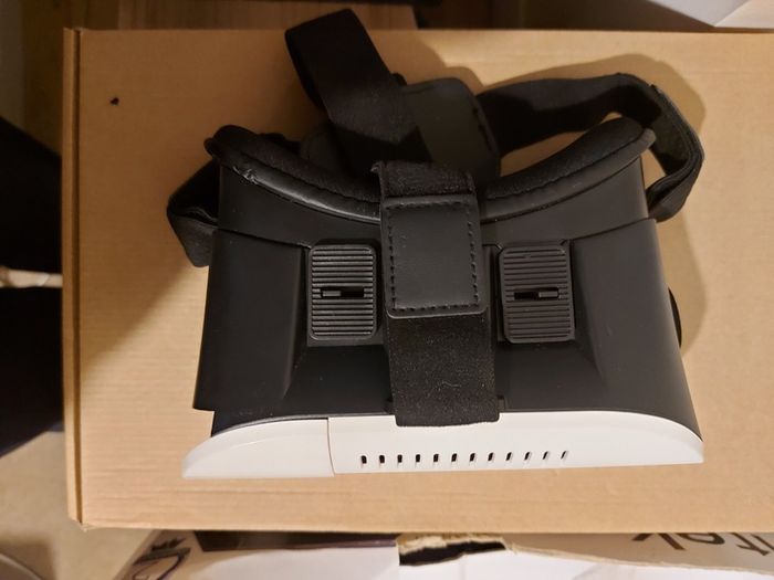 KSIX Virtual Reality Glasses, in excellent like new condition