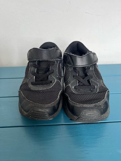 Boys Nike school trainers uk1