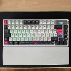 Asus rog Azoth X brand new