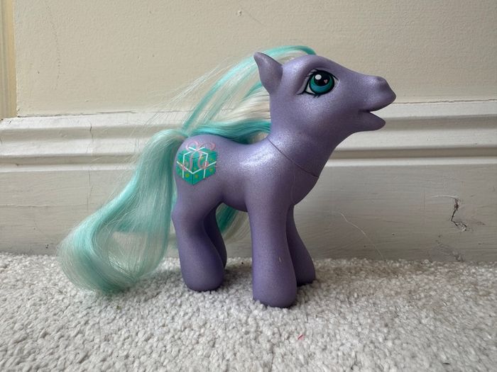 2002 My Little Pony G3 Razzaroo Hasbro MLP Purple Birthday Present Damaged approx. 11 cm.  Used Please see photos