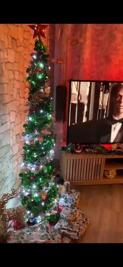 Pop up tinsel Christmas tree