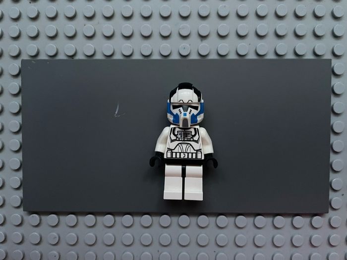 lego star wars sw0439 Clone Trooper Pilot, 501st Legion (Phase 2) minifigure- Large Eyes