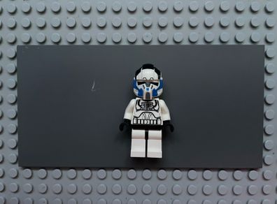 lego star wars sw0439 Clone Trooper Pilot, 501st Legion (Phase 2) minifigure- Large Eyes