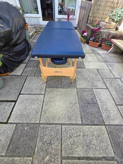 massage table